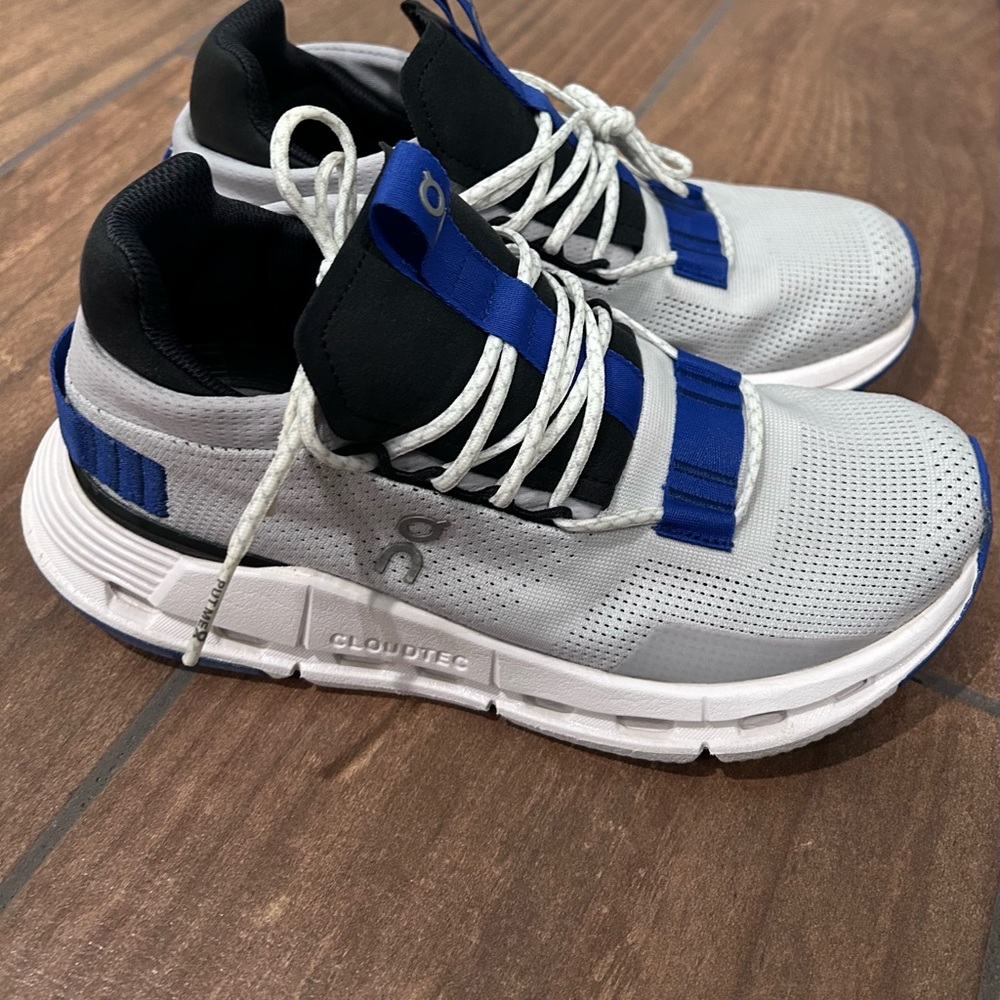 On CloudNova size 6 women’s